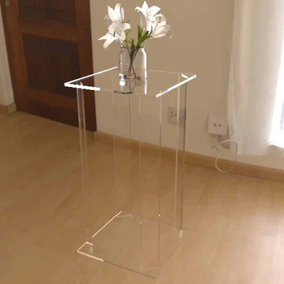 Socles et consoles en plexiglas : mise en valeur produit