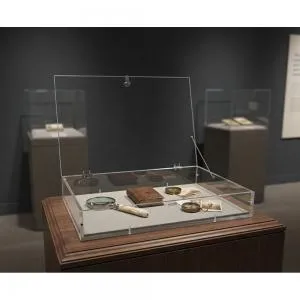 Vitrine à Clé et Chaînette 60/30 Cm