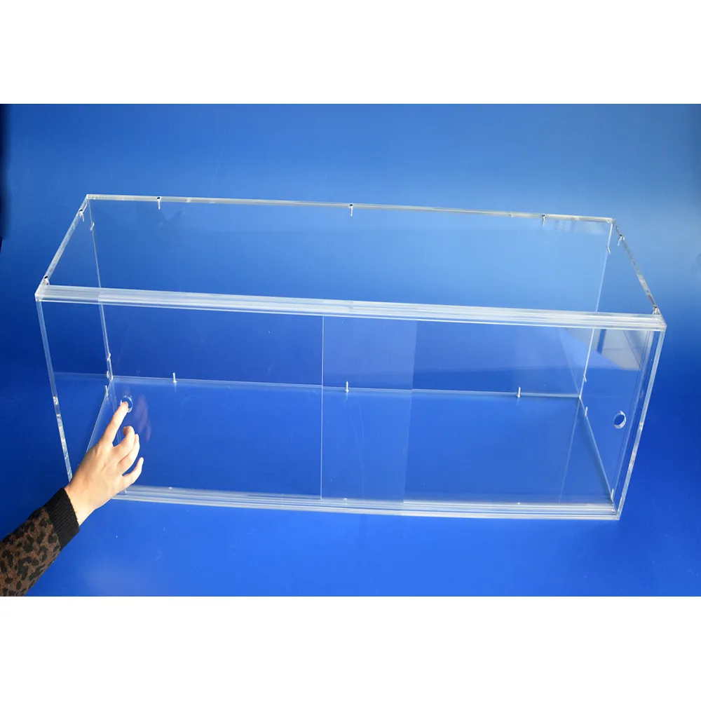 Vitrine avec portes coulissantes